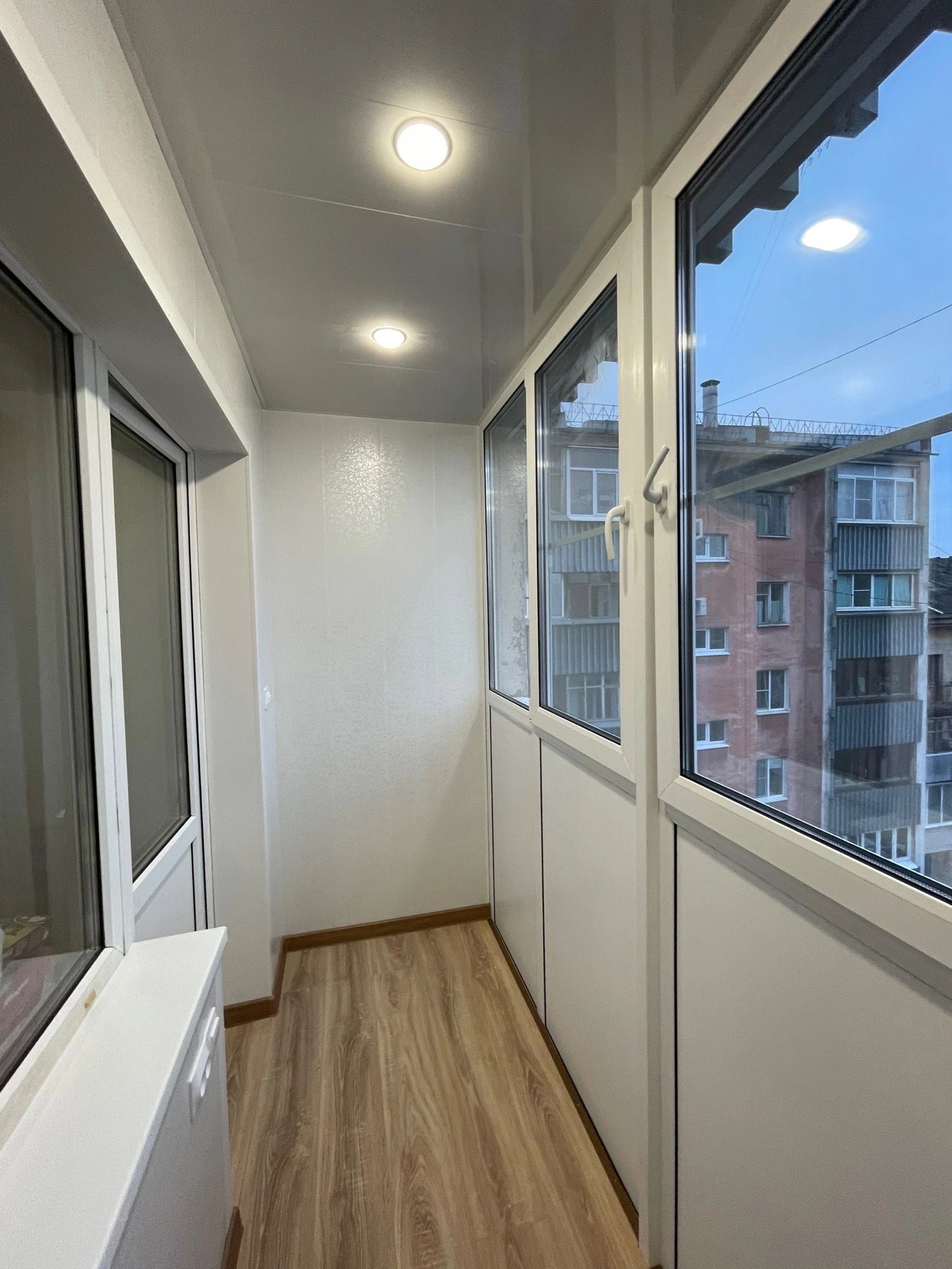  Отделка балкона вагонкой